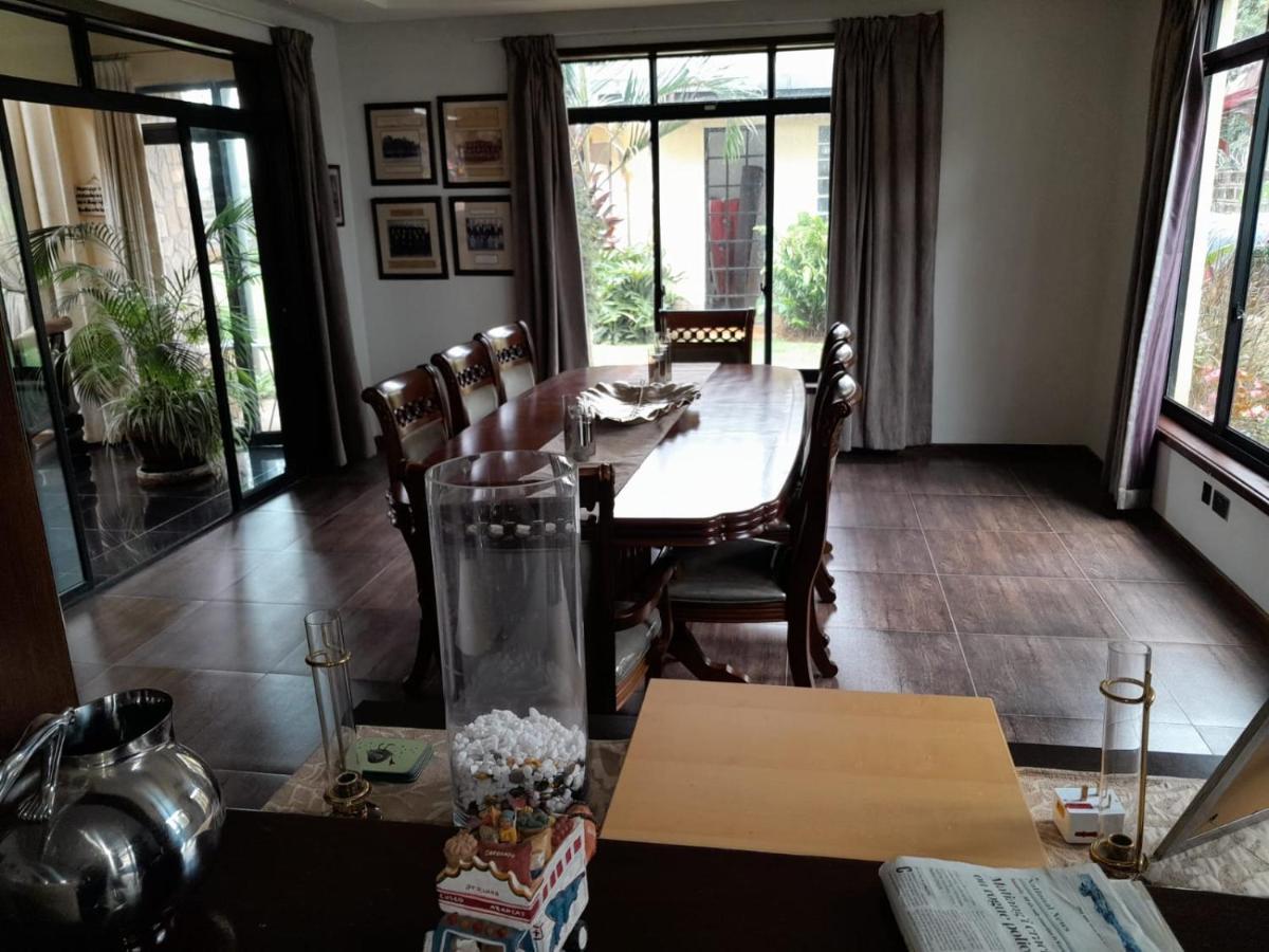 Florances Rest House Nairobi Ngoại thất bức ảnh