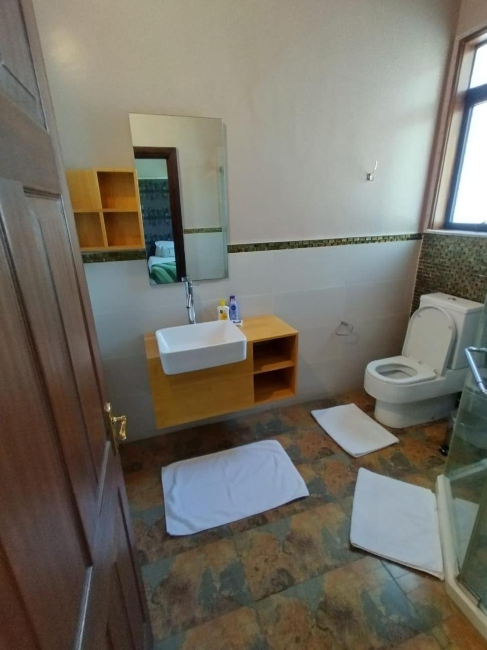 Florances Rest House Nairobi Ngoại thất bức ảnh
