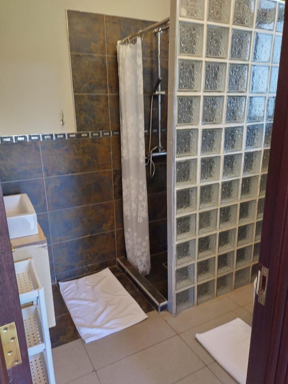 Florances Rest House Nairobi Ngoại thất bức ảnh