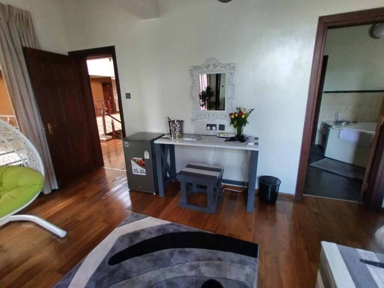 Florances Rest House Nairobi Ngoại thất bức ảnh